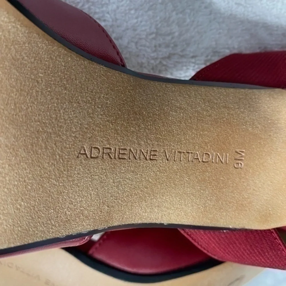 Adrienne Vittadini Guidry Red Sandals/Pumps Size 9M NWOB